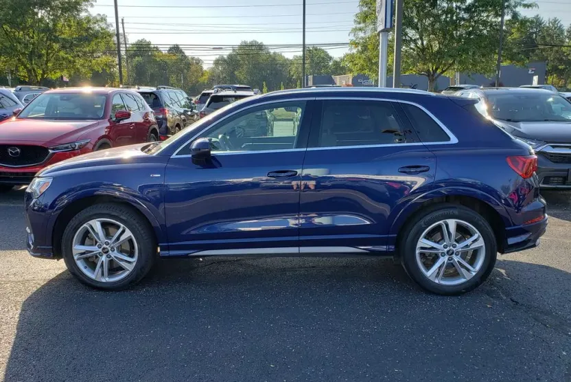 2022 Audi Q3 S line Premium Plus 45 TFSI photo 1
