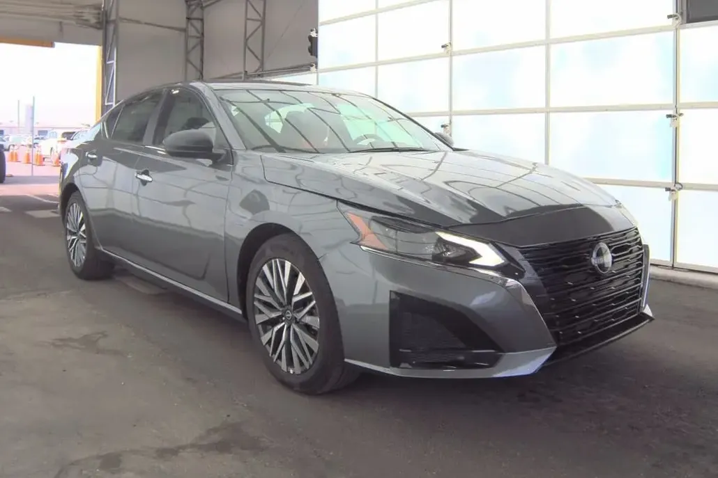 2025 Nissan Altima SV photo 1