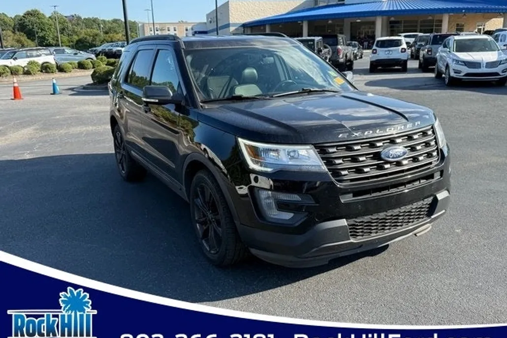 2017 Ford Explorer XLT photo 1