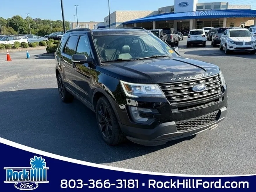 2017 Ford Explorer XLT photo 1
