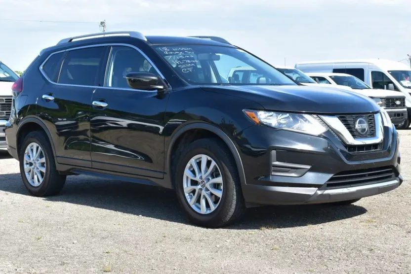 2018 Nissan Rogue SV photo 1