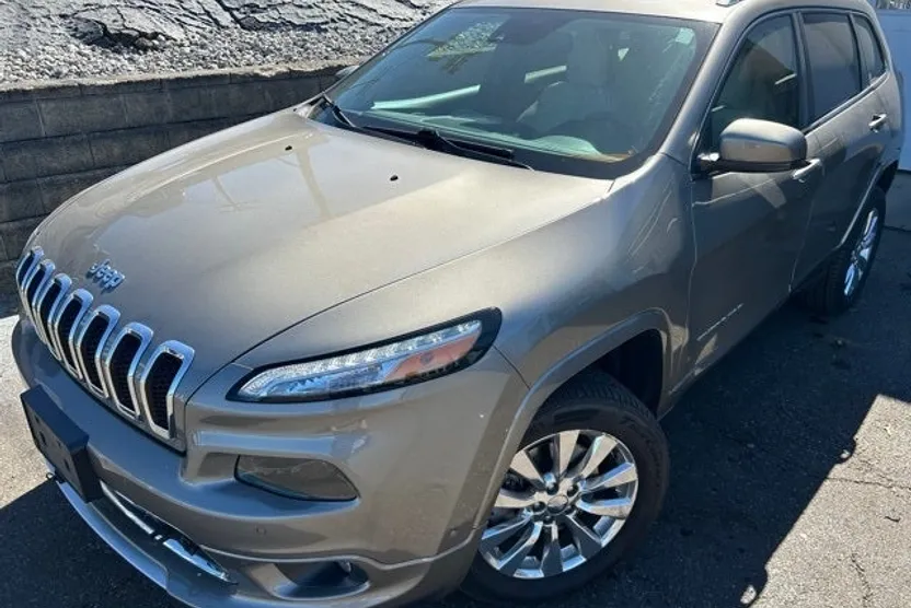 2016 Jeep Cherokee Overland photo 1