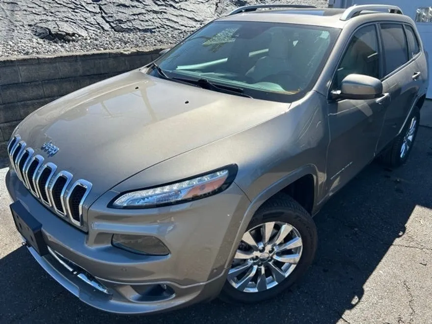 2016 Jeep Cherokee Overland photo 1