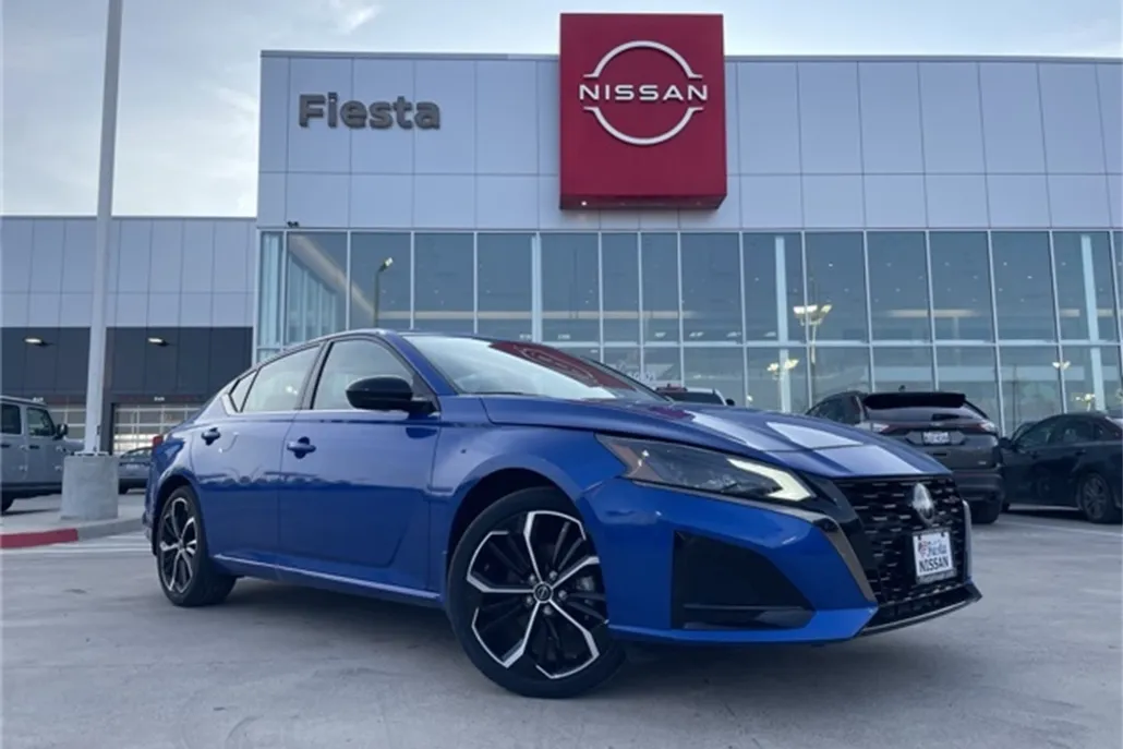 2025 Nissan Altima 2.5 SR photo 1