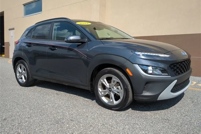 2022 Hyundai Kona SEL photo 1