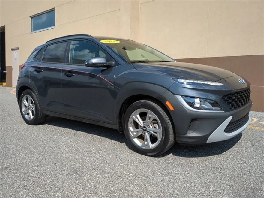 2022 Hyundai Kona SEL photo 1