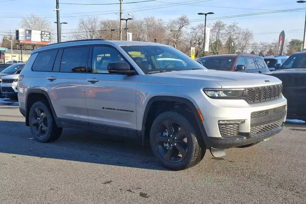 2025 Jeep Grand Cherokee Limited photo 1
