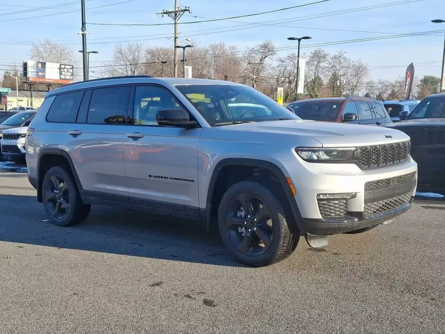 2025 Jeep Grand Cherokee Limited photo 1