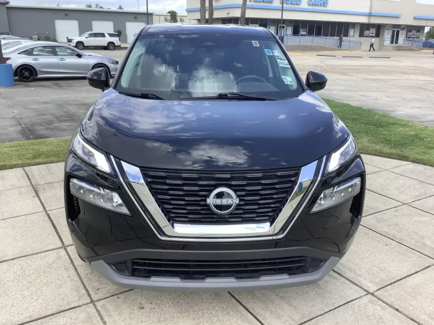 2022 Nissan Rogue SV photo 1