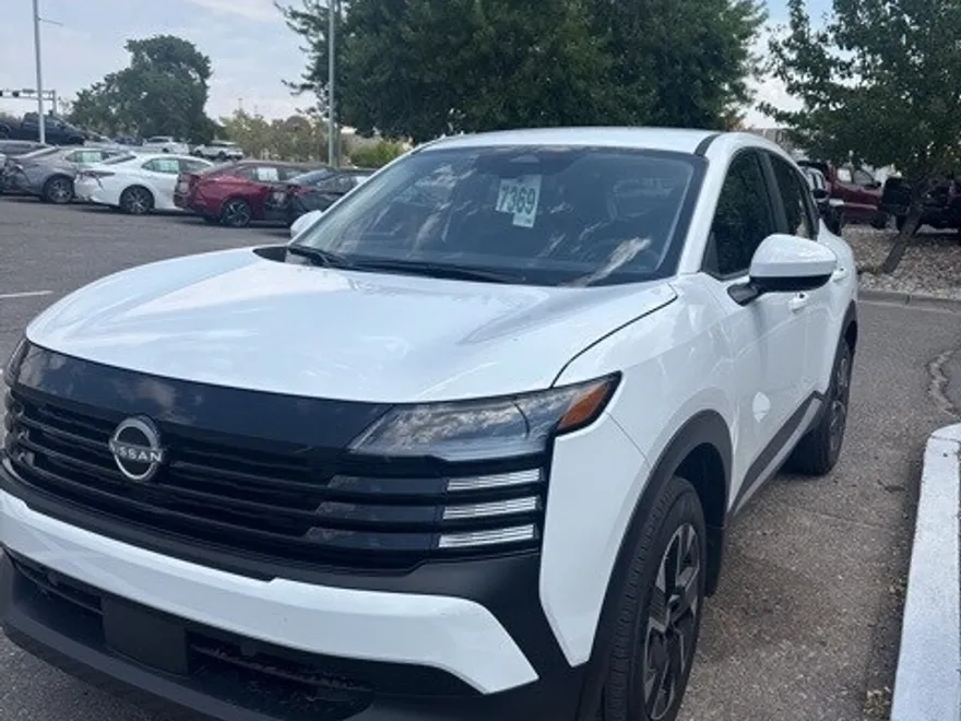 2025 Nissan Kicks SV photo 1