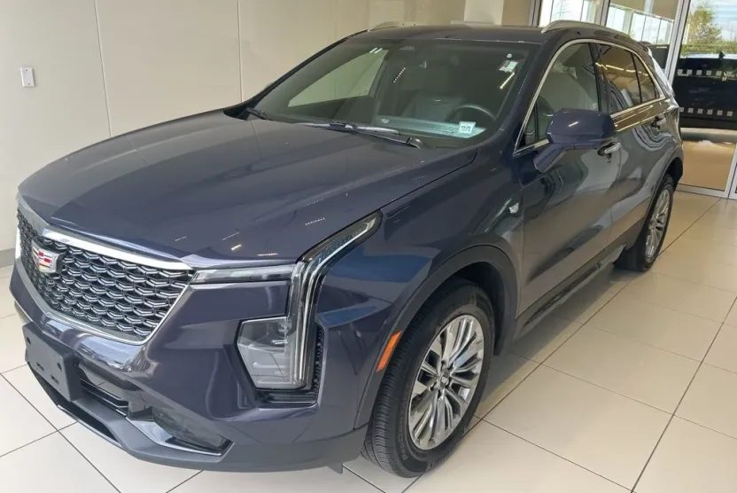 2025 Cadillac XT4 Premium Luxury photo 1