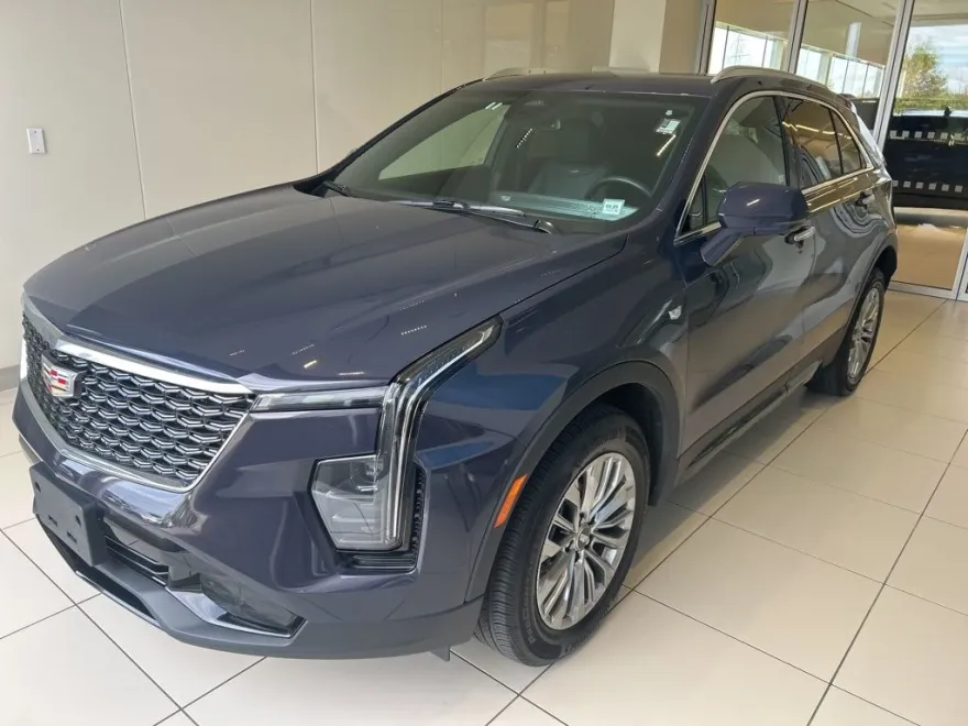 2025 Cadillac XT4 Premium Luxury photo 1