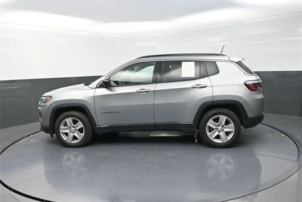2022 Jeep Compass Latitude photo 1