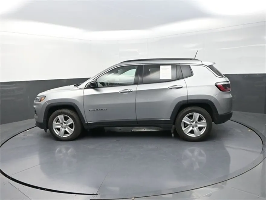 2022 Jeep Compass Latitude photo 1