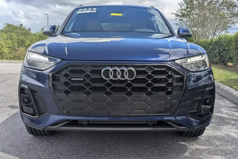 2025 Audi Q5 S line Premium photo 1