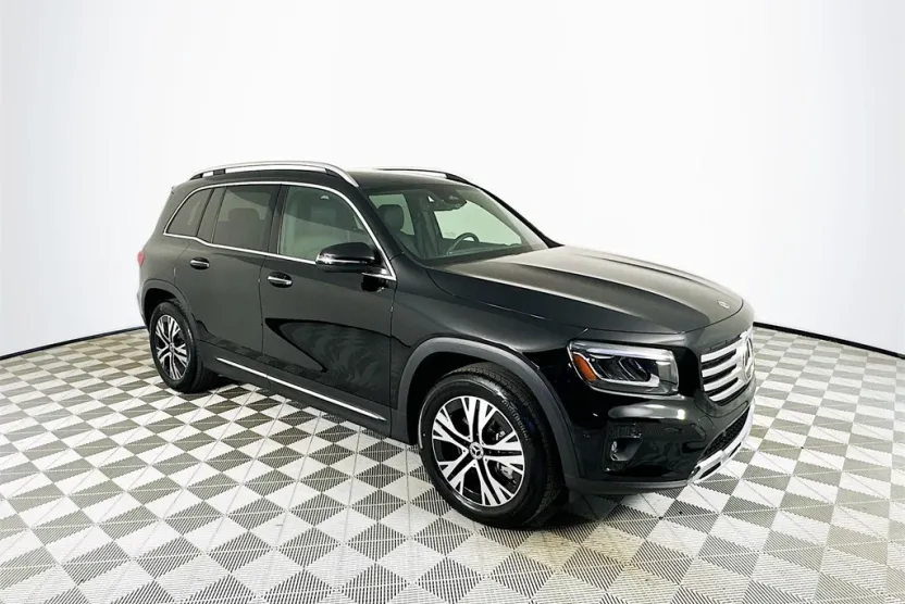 2025 Mercedes Benz GLB 250 photo 1