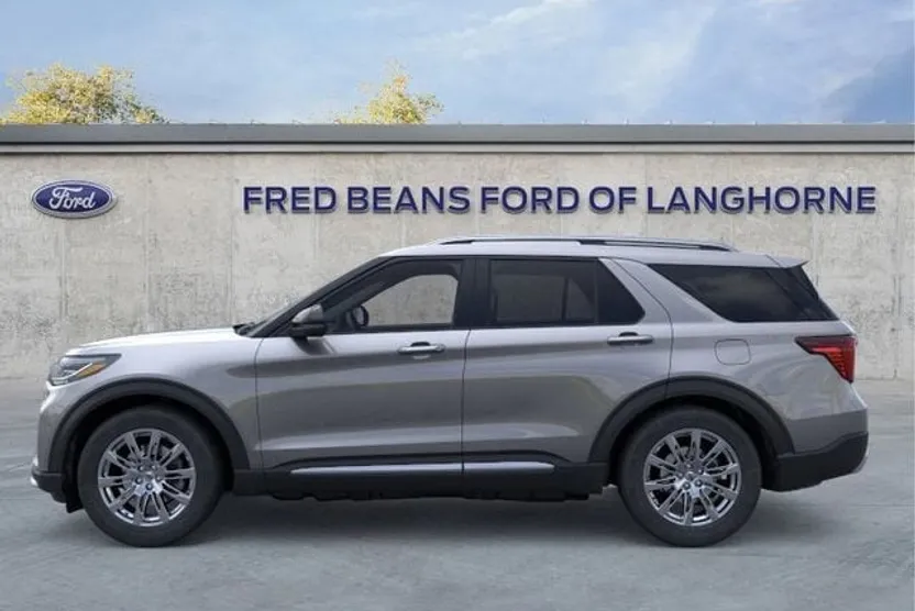 2025 Ford Explorer Platinum photo 1