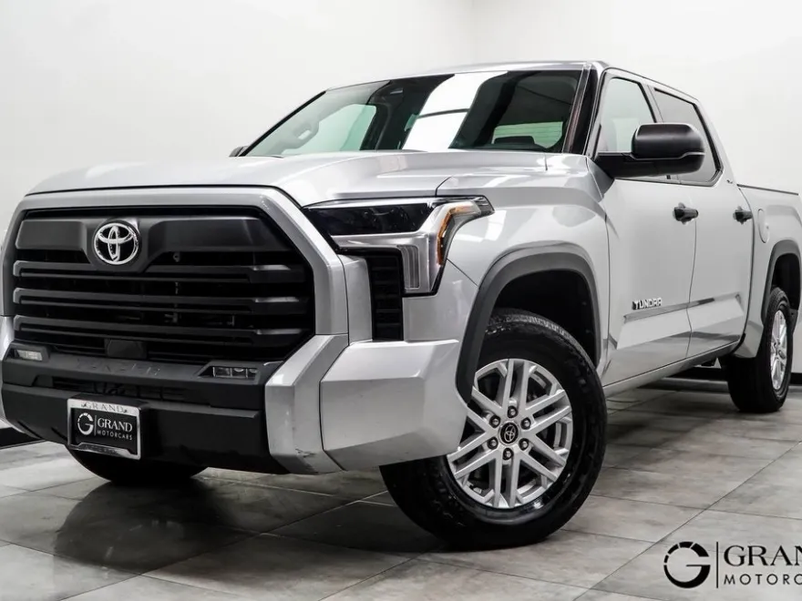 2022 Toyota Tundra SR5 photo 1