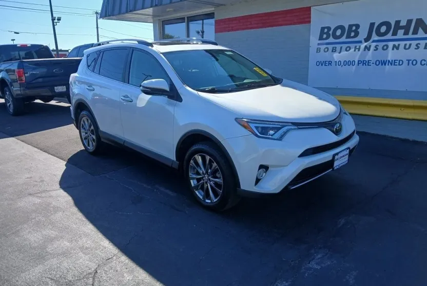2018 Toyota RAV4 Limited Platinum photo 1