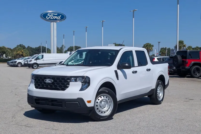 2025 Ford Maverick XL photo 1