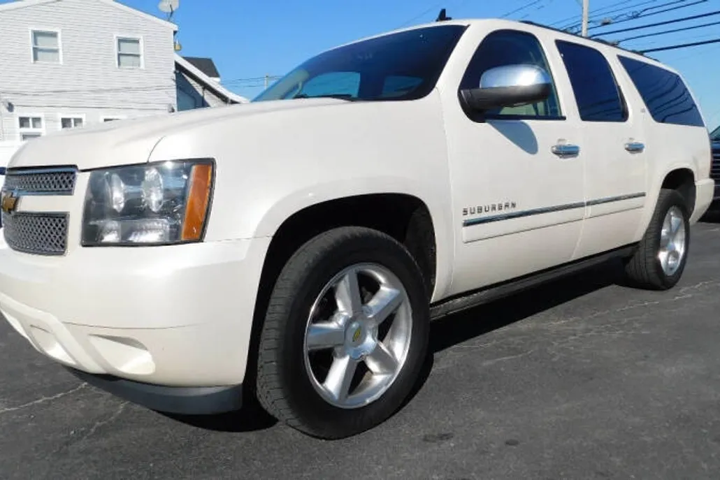 2013 Chevrolet Suburban LTZ photo 1