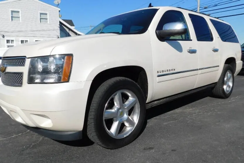 2013 Chevrolet Suburban LTZ photo 1