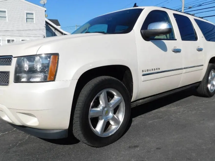2013 Chevrolet Suburban LTZ photo 1
