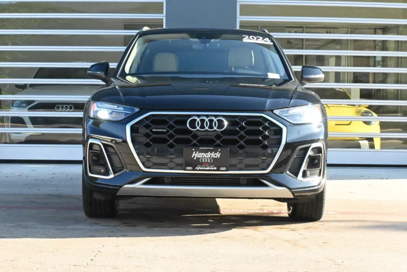 2024 Audi Q5 S line Premium Plus photo 1