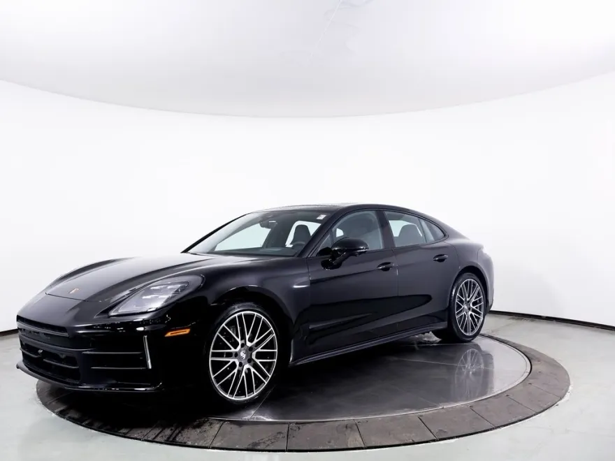 2025 Porsche Panamera 4 photo 1