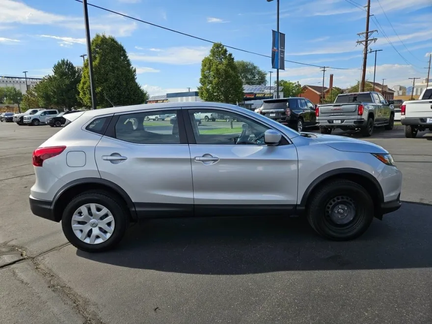 2018 Nissan Rogue Sport S photo 1