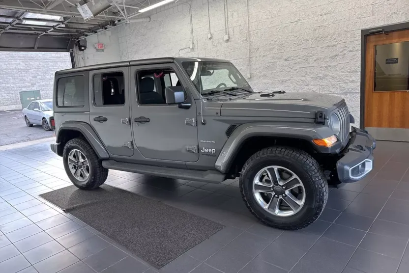 2021 Jeep Wrangler Unlimited Sahara photo 1