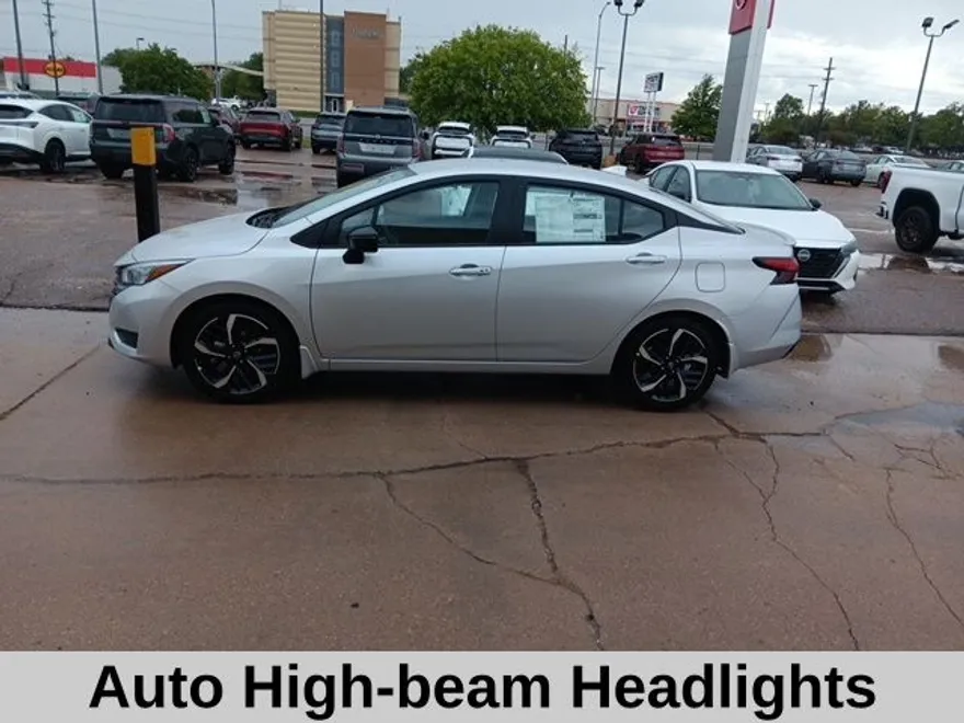 2025 Nissan Versa 1.6 SR photo 1