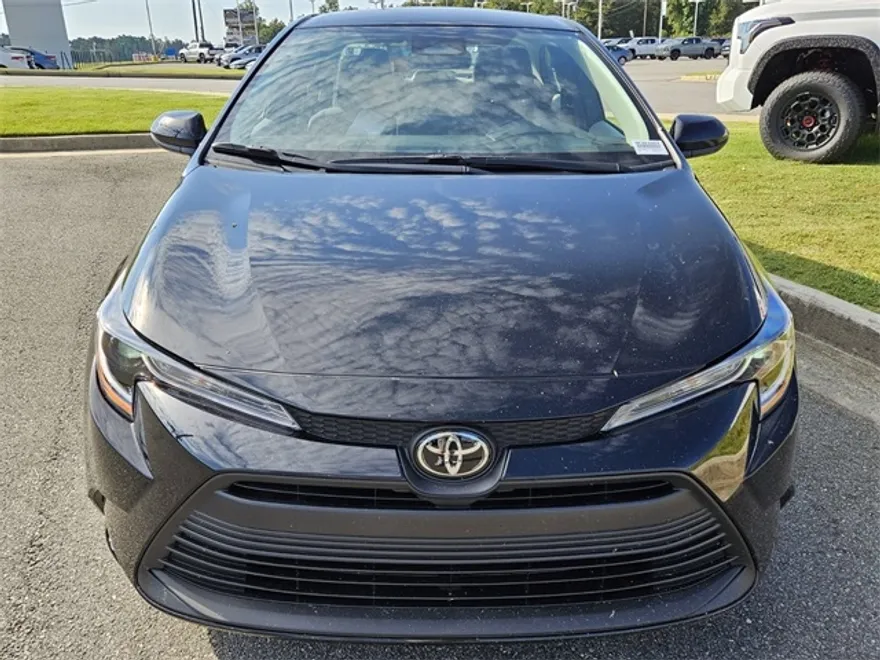 2025 Toyota Corolla LE photo 1