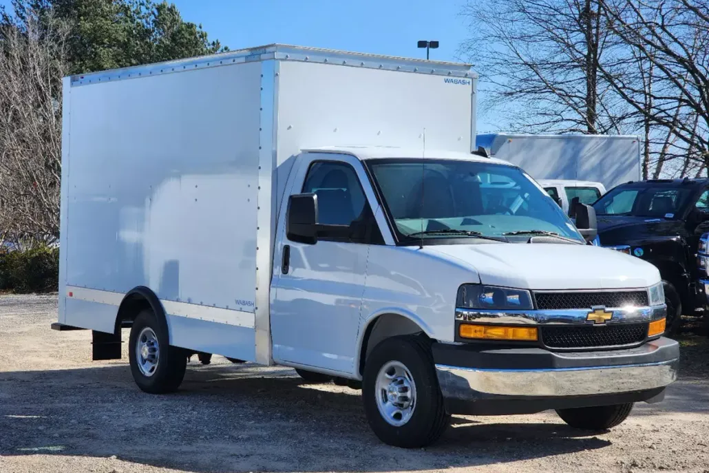 2024 Chevrolet Express Cutaway 3500 photo 1