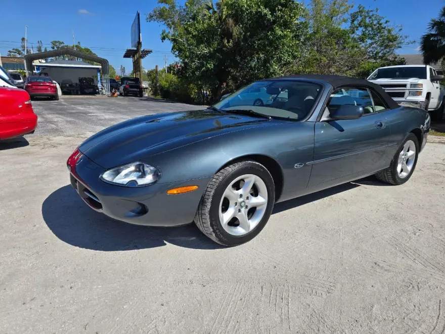 2000 Jaguar XK 8 photo 1