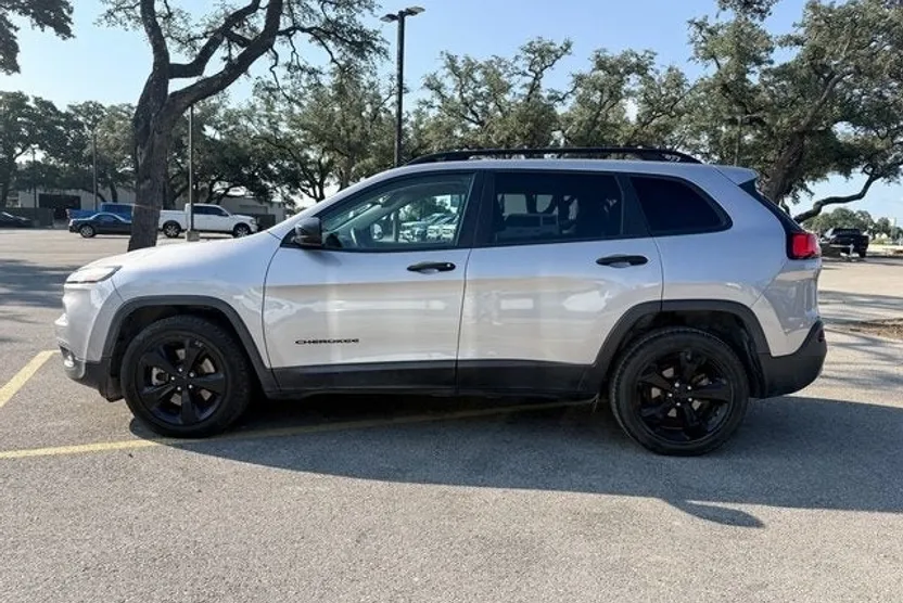2017 Jeep Cherokee Sport photo 1