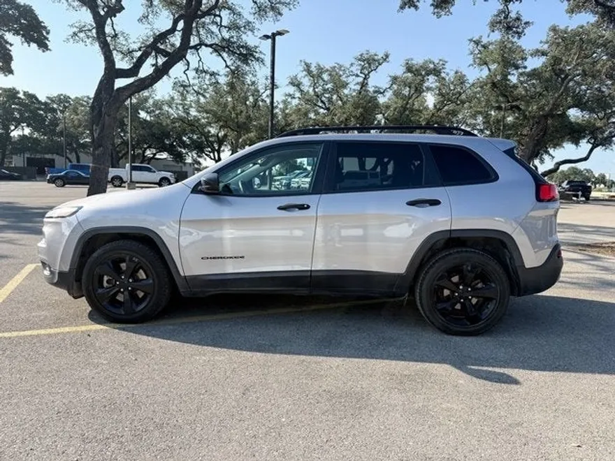 2017 Jeep Cherokee Sport photo 1