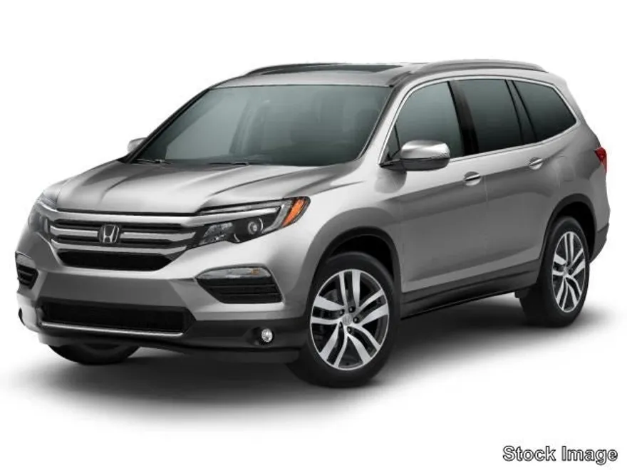 2017 Honda Pilot Touring photo 1