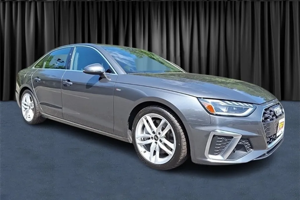 2023 Audi A4 45 S line Premium Plus Quattro photo 1