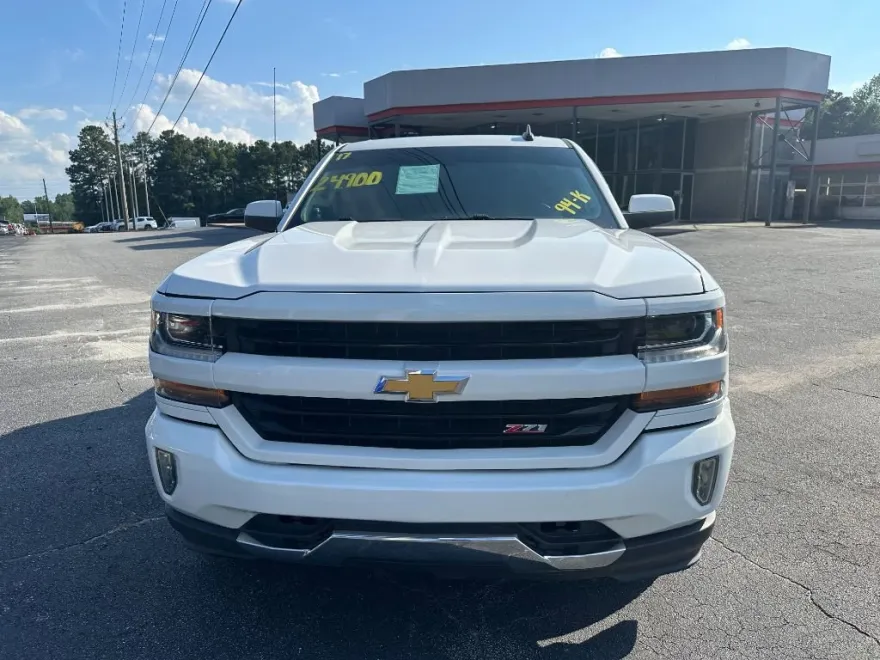 2017 Chevrolet Silverado 1500 LT photo 1