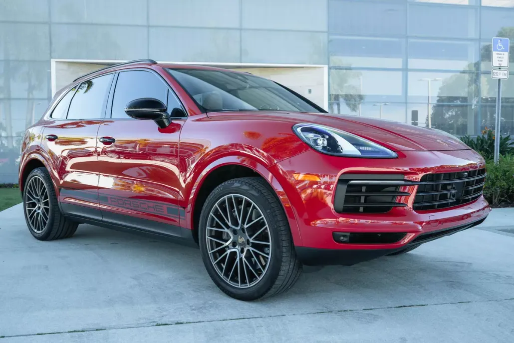 2023 Porsche Cayenne Platinum Edition photo 1
