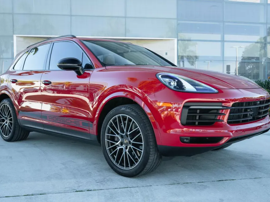 2023 Porsche Cayenne Platinum Edition photo 1