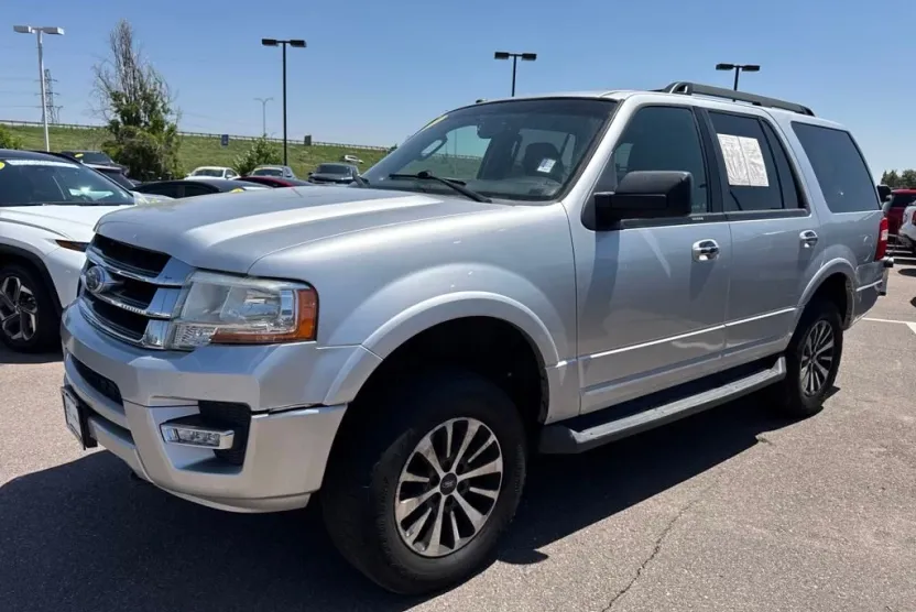 2017 Ford Expedition XLT photo 1