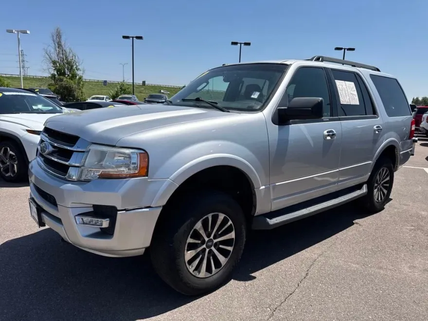 2017 Ford Expedition XLT photo 1