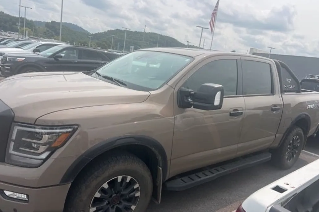 2024 Nissan Titan PRO-4X photo 1
