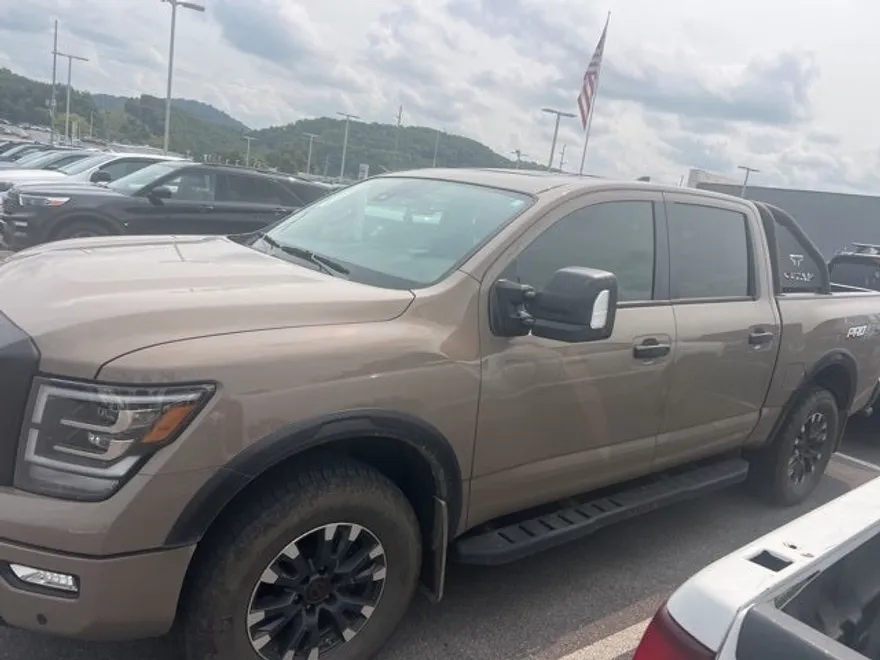 2024 Nissan Titan PRO-4X photo 1