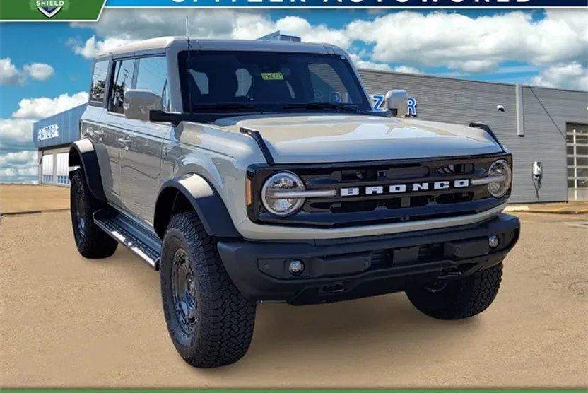 2025 Ford Bronco Outer Banks photo 1