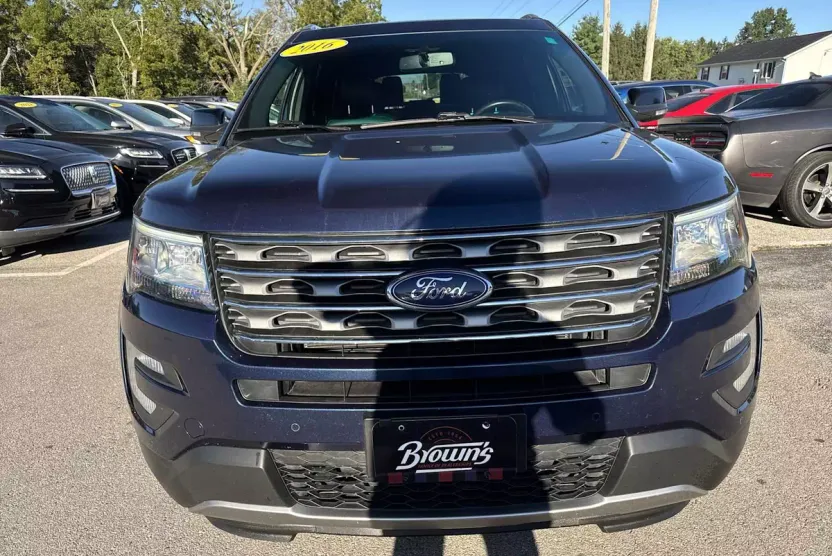 2016 Ford Explorer XLT photo 1