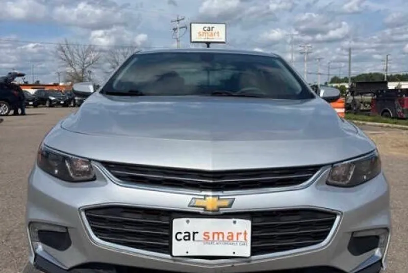 2017 Chevrolet Malibu 1LT photo 1