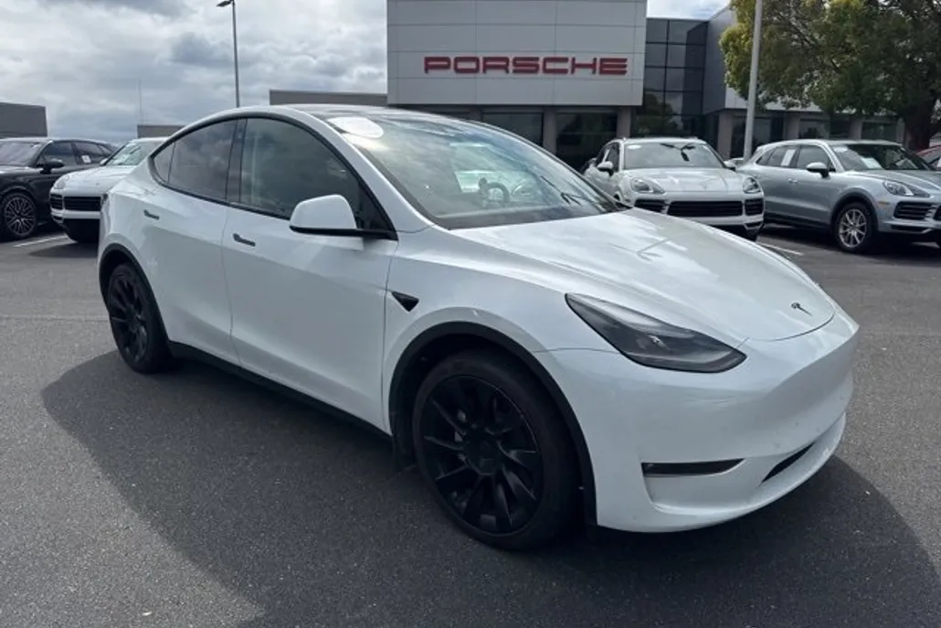 2023 Tesla Model Y Long Range photo 1